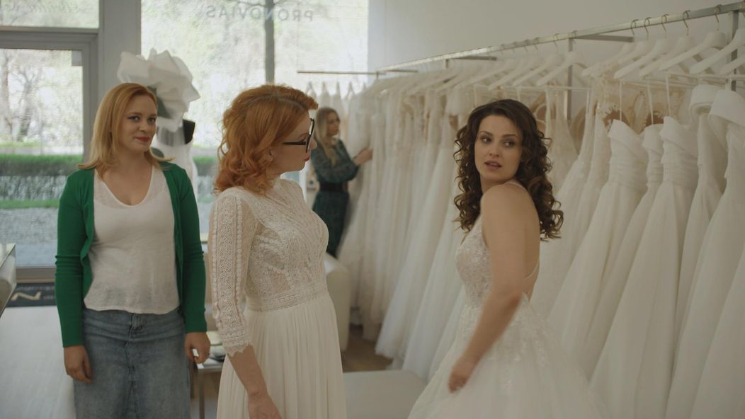 Beáta s Naďou a Kvetkou vyberá svadobné šaty