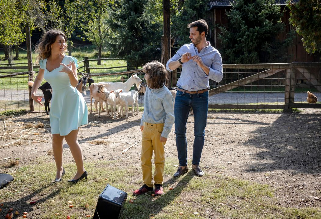 Sisa, Alex a Max na Farme