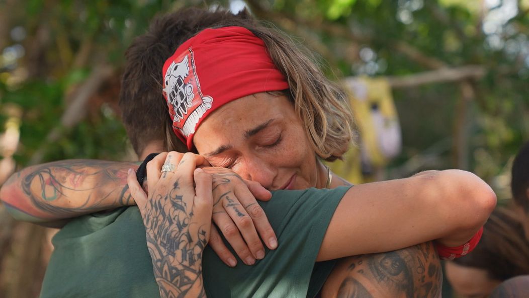 Hrdinovia sa lúčia s Vaškom.