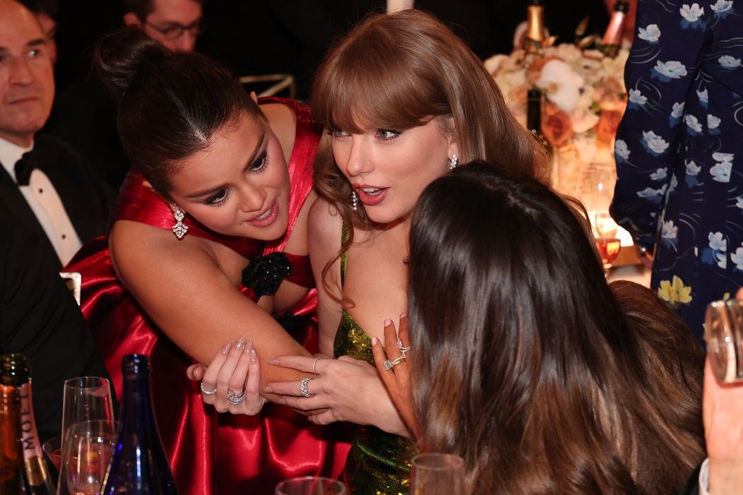 Selenu Gomez a Taylor Swift prichytili pri ohováraní