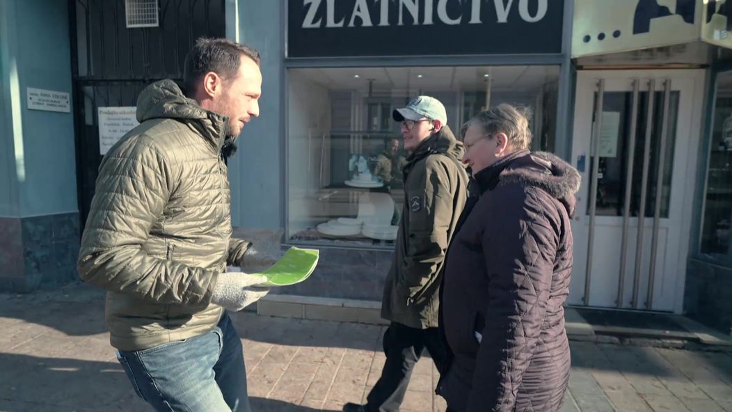 Na nože - Pyco láka zákazníkov v uliciach Martina