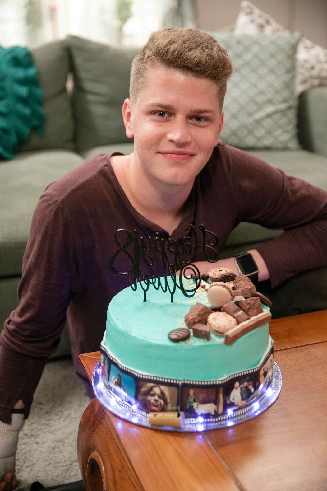 Oliverovu narodeninovú tortu zdobili fotky z jeho života.