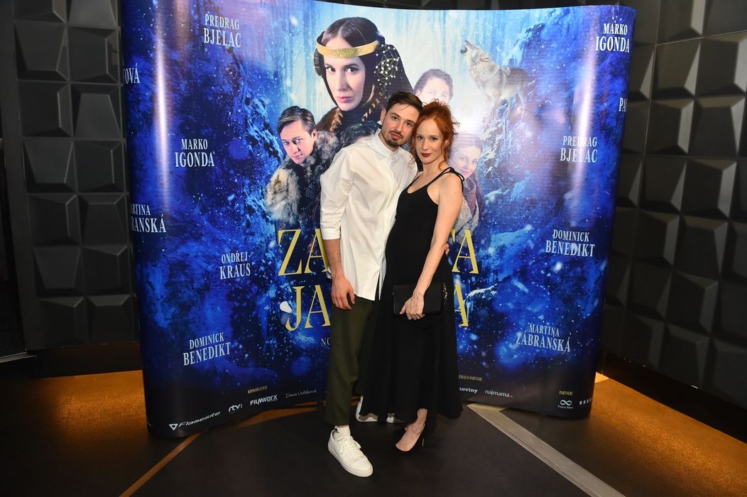 Jonatán Pastirčák a Táňa Pauhofová na premiére rozprávky Zakliata jaskyňa v Bratislave