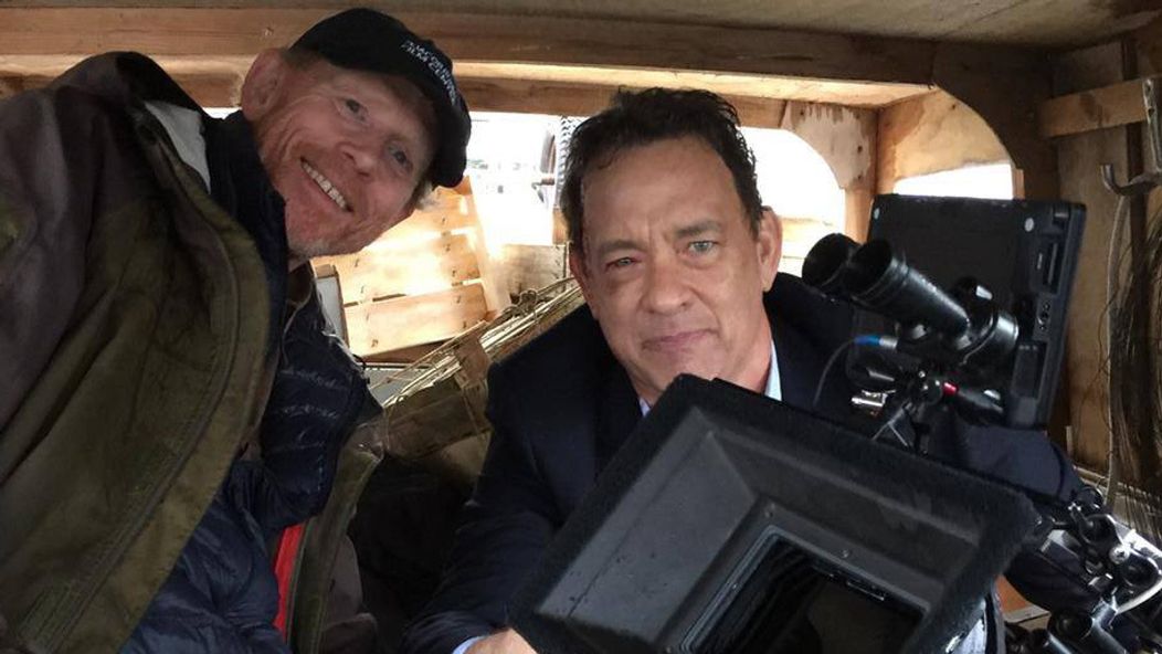 Howard a Hanks na pľaci 