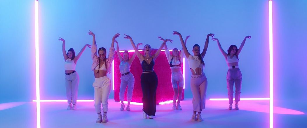 Televízne noviny so Zlaticou Švajdovou Puškárovou a Patrikom Švajdom