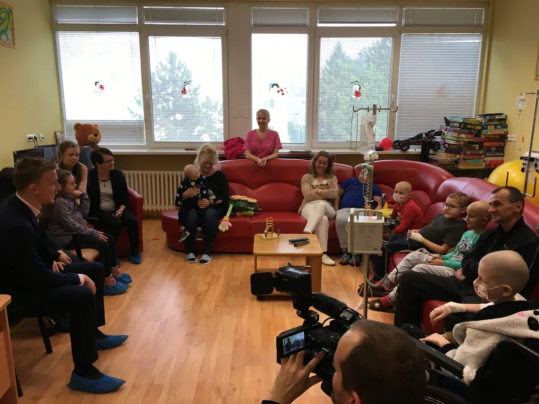 Traktor skončil v jarku.