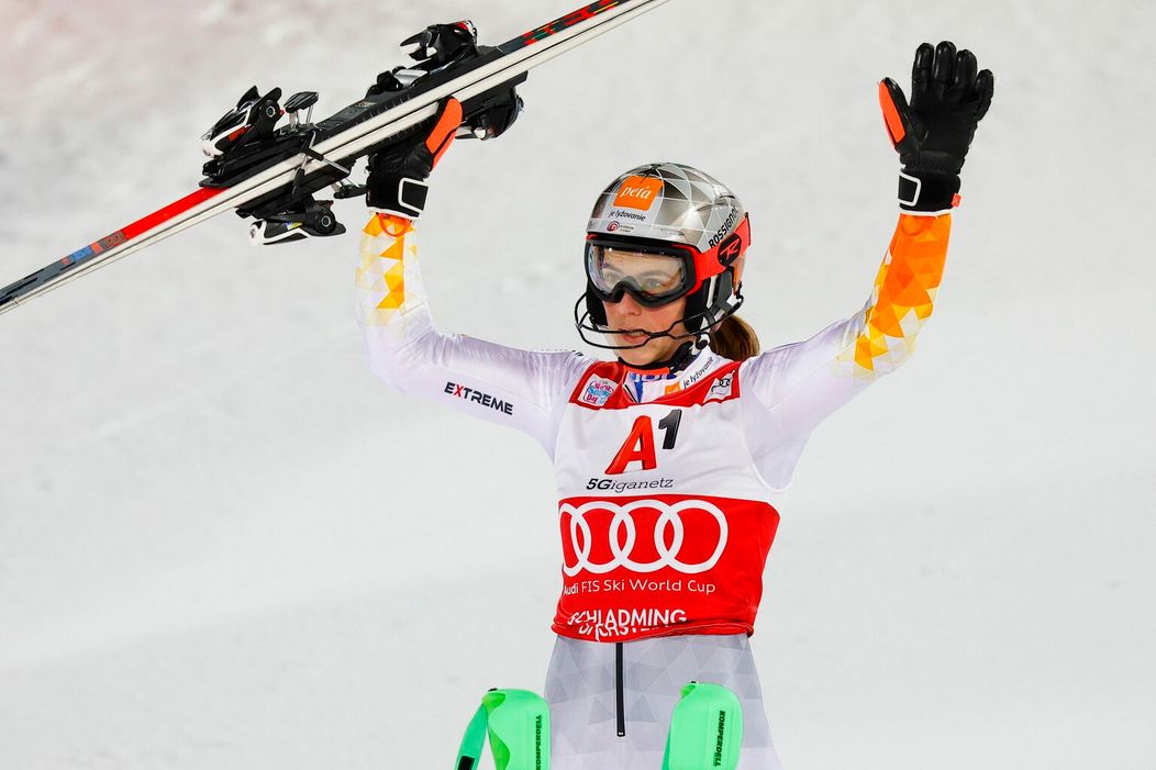 Alpská lyžiarka Petra Vlhová reaguje po slalome v Schladmingu.