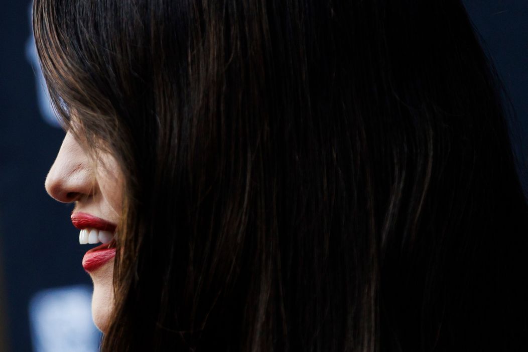 Selena Gomez na červenom koberci na premiére Emilia Perez