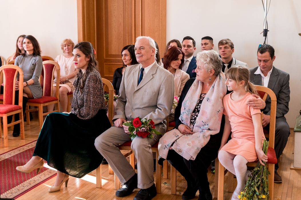 Lenka ušla sperd oltára