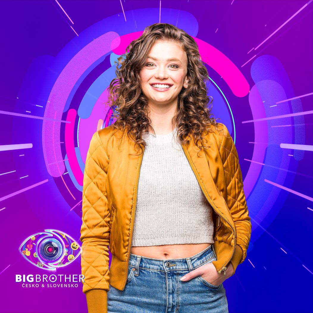 Katrin (24), freelancerka