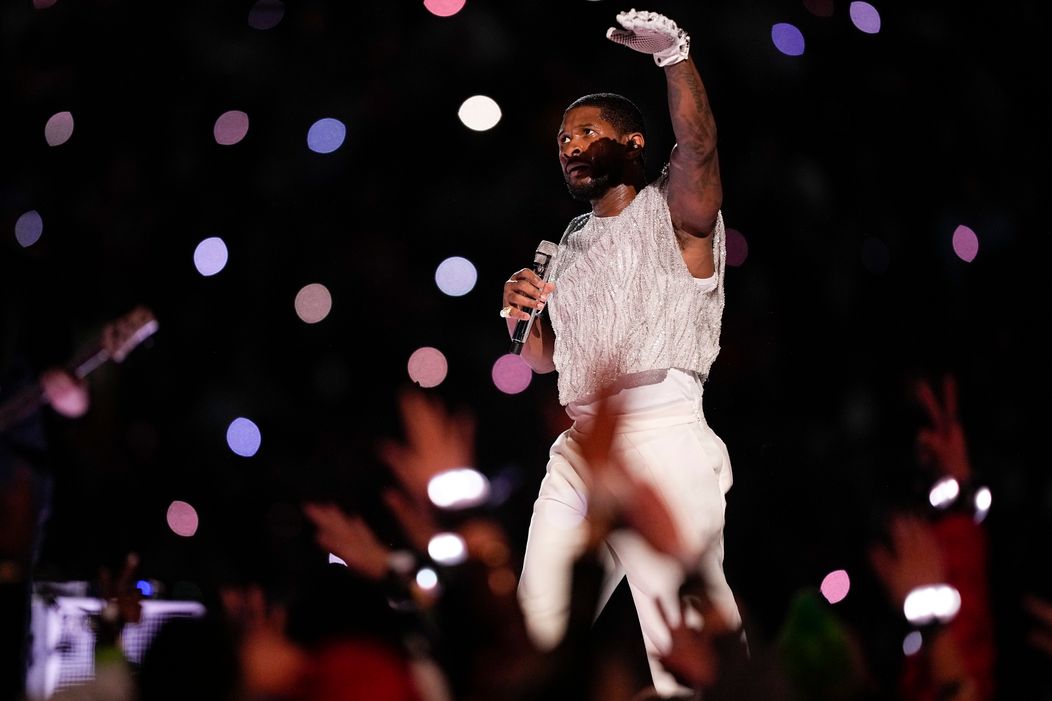Usher ovládol Halftime Show