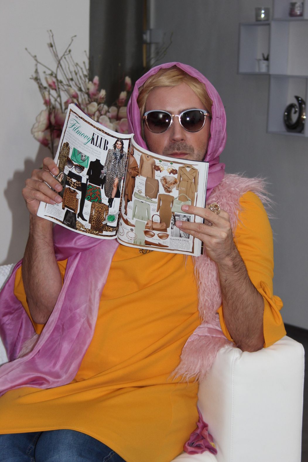 Autokamera zachytila vodiča na železničnom priecestí