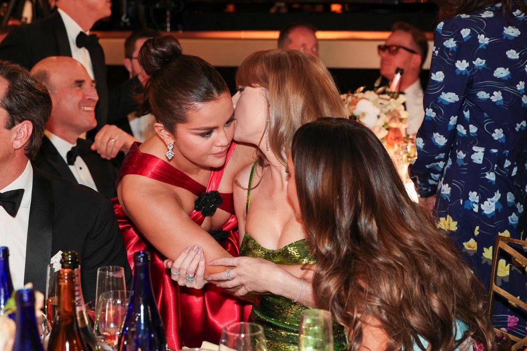 Selenu Gomez a Taylor Swift prichytili pri ohováraní