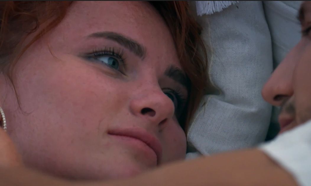 Mary a Jan sa zblížili na rande