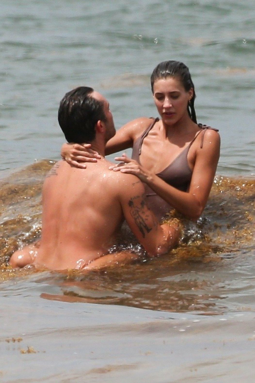 Ed Westwick si užíval s krásnou priateľkou Jessicou Serfaty. 