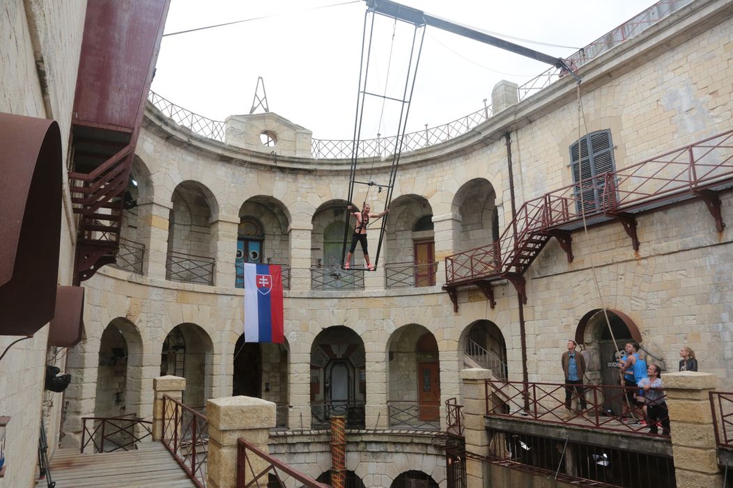 Lucia Mokráňová na hojdačke hrôzy