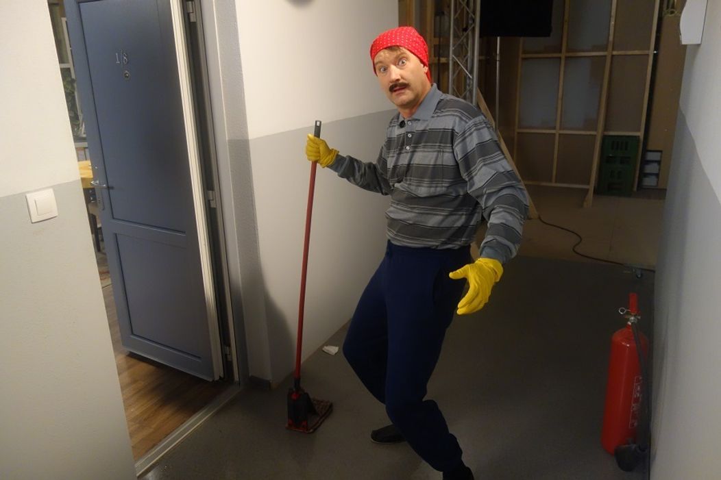 László si musí odpracovať dlh