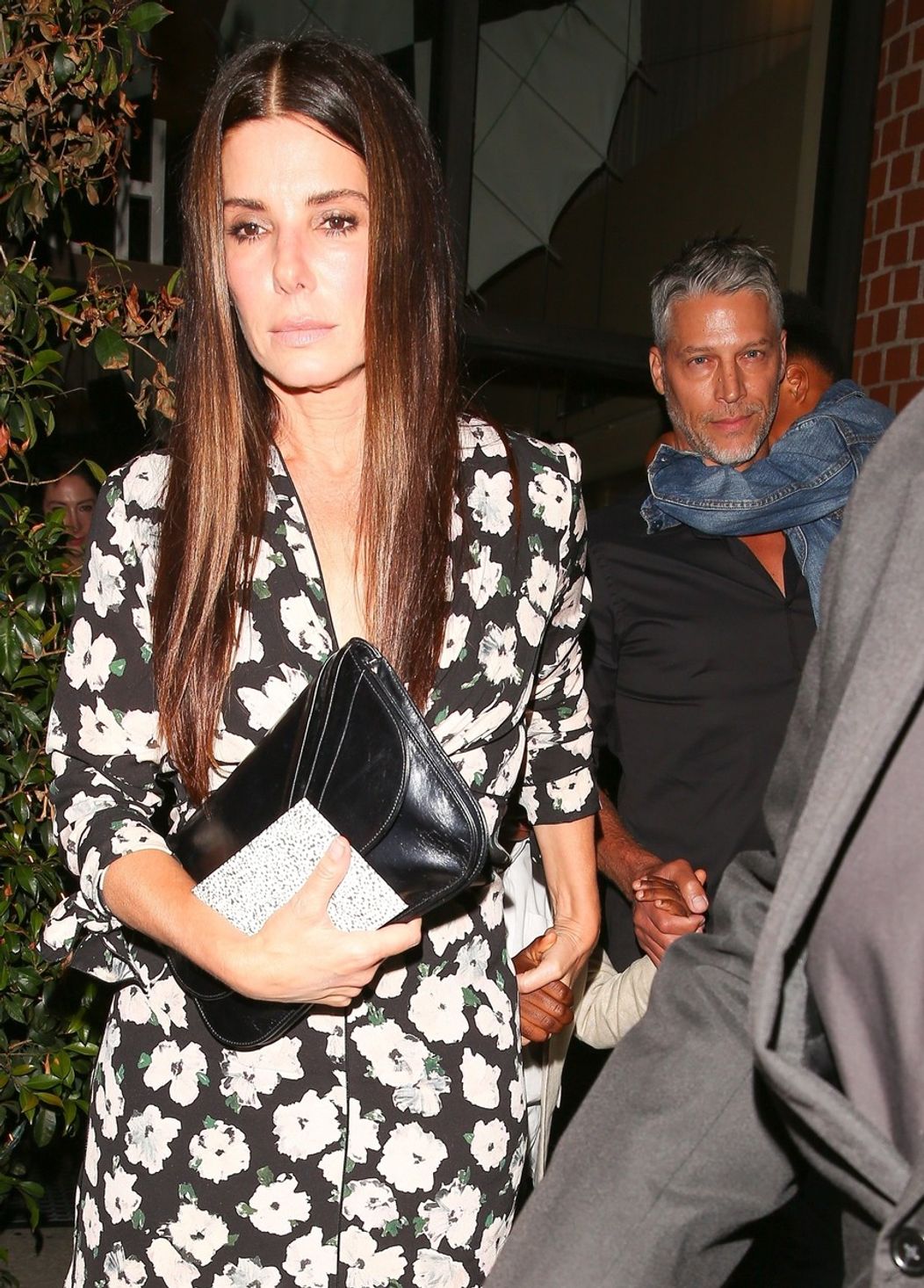 Zomrel dlhoročný partner Sandry Bullock, Bryan Randall