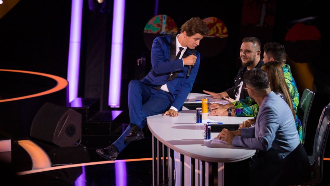 Karol Tóth ako spevák Mika v druhom kole.