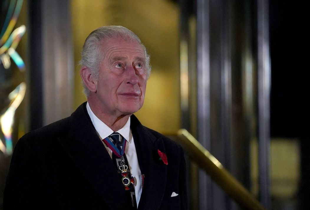 Britský kráľ Karol III. odhalil sochy svojich rodičov - zosnulej kráľovnej Alžbety II. a zosnulého princa Philipa - na vstupnom priečelí londýnskej Royal Albert Hall