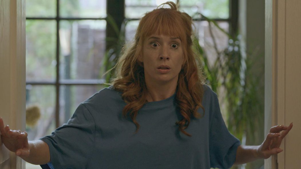 Nikol prekvapila Adama v kúpeľni v tej najnevhodnejšej chvíli.