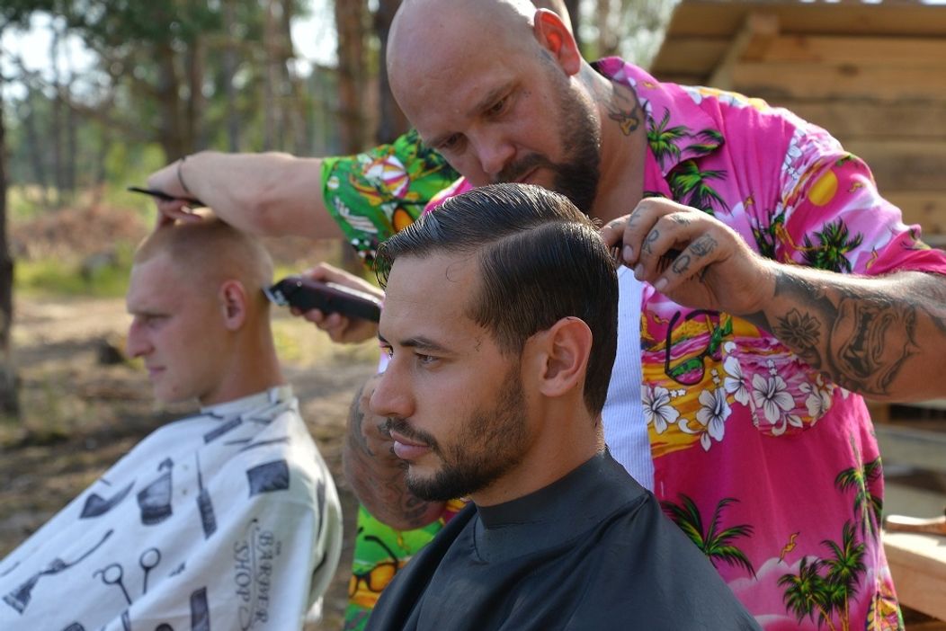 Na Dominikovi sa holič nemusel veľmi namakať, zato Mišo bol iný prípad