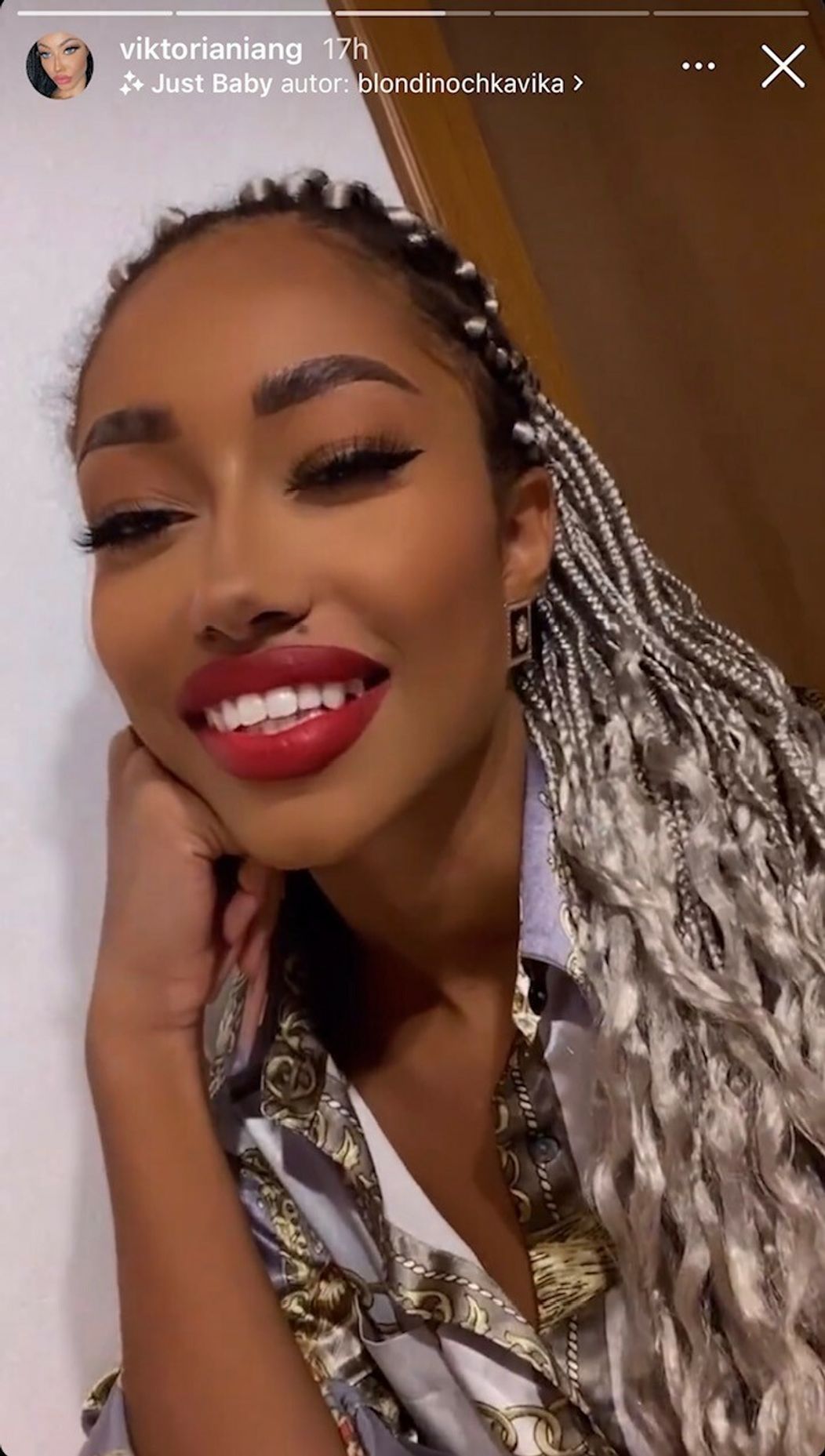 Aicha s novým účesom.