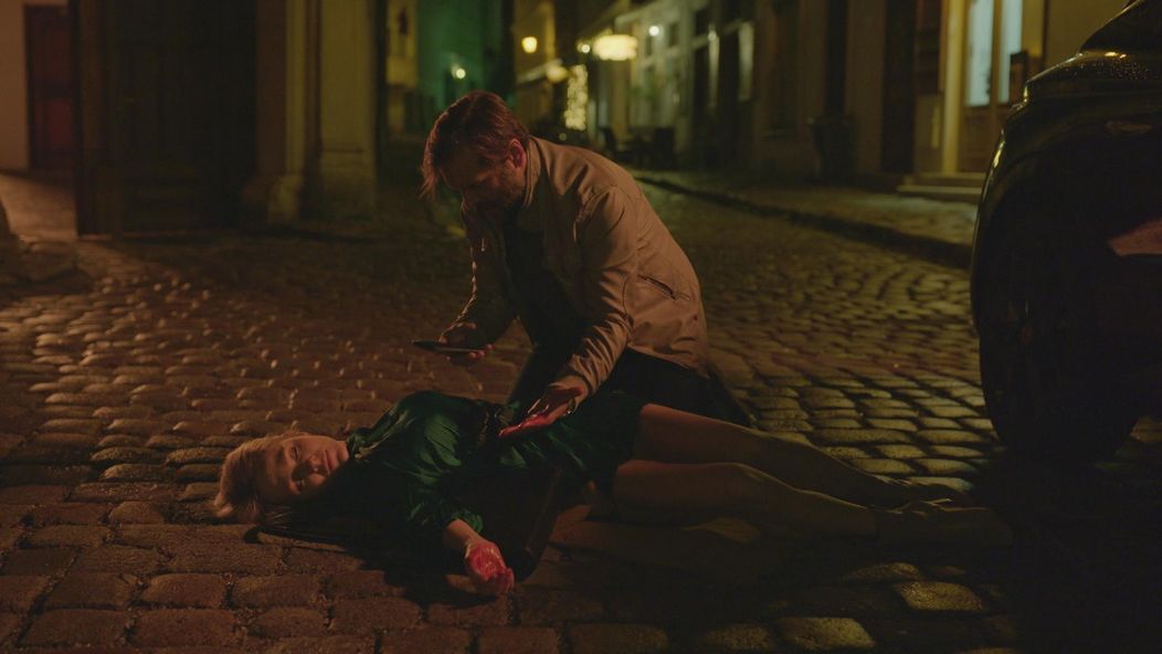 Radosť z perfektnej oslavy Adamových (Kamil Mikulčík) narodenín vystriedal strach.