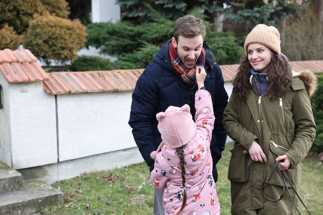Julka, tomáš a jeho nová kamoška Maťa