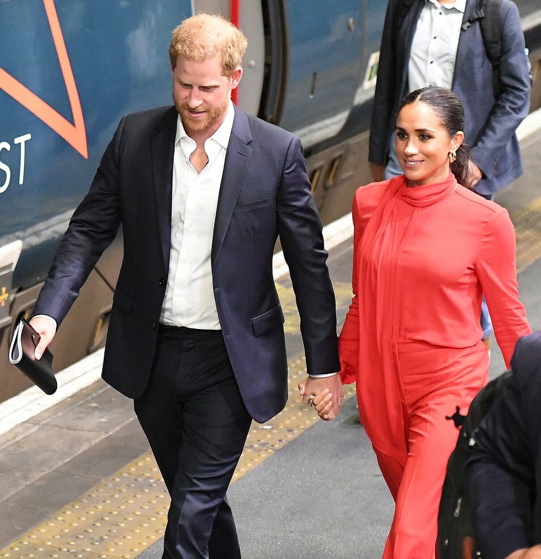 Meghan a Harry išli vlakom