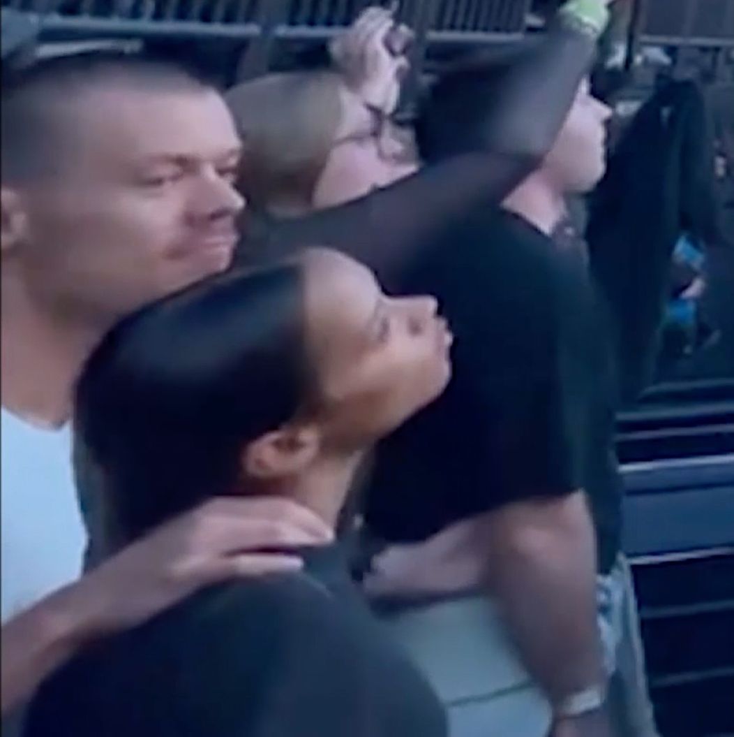 Harry Styles sa ostrihal nakrátko