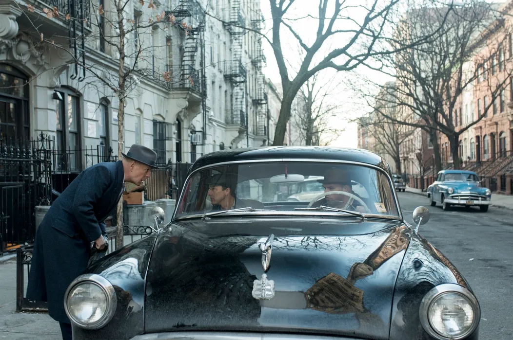 Edward Norton a Willem Defoe vo filme Sirota Brooklyn