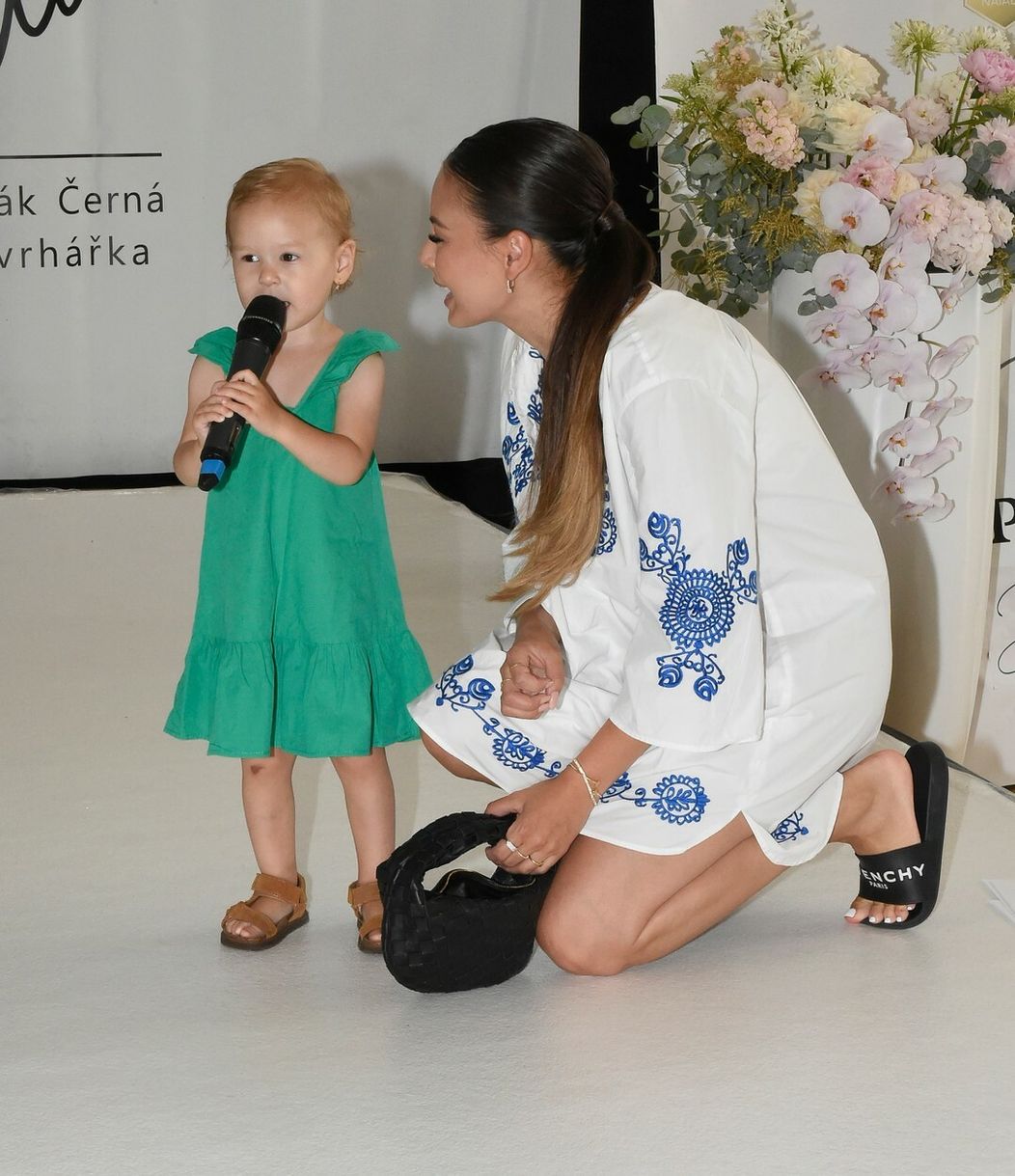 Monika Bagárová s dcérkou Rumiou v Karlových Varoch