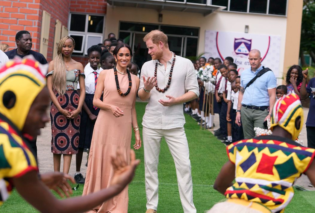 Princ Harry s Meghan na turné v Nigérii: Akoby z kráľovskej rodiny neodišli