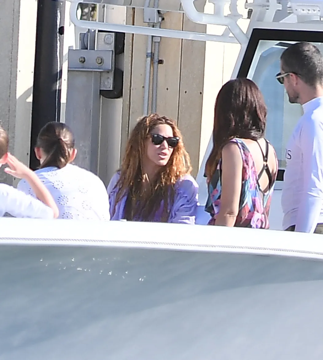 Shakira s Lewisom Hamiltonom na lodi