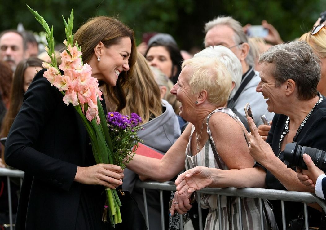 William a Kate pozdravili smútiaci dav.