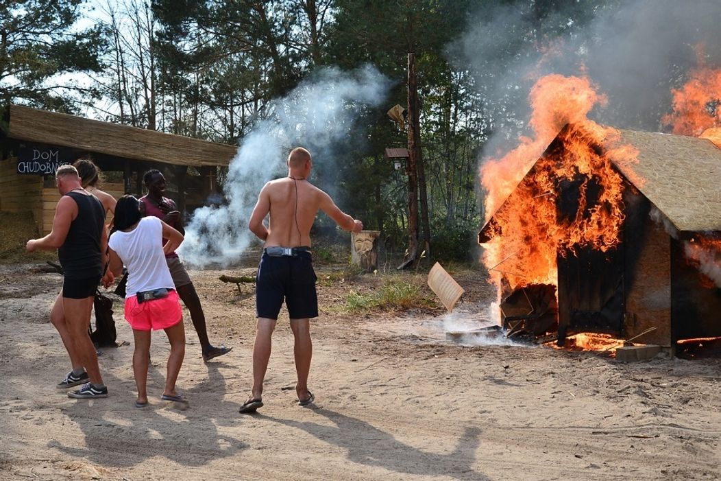 Farmári spálili zástery chudobných