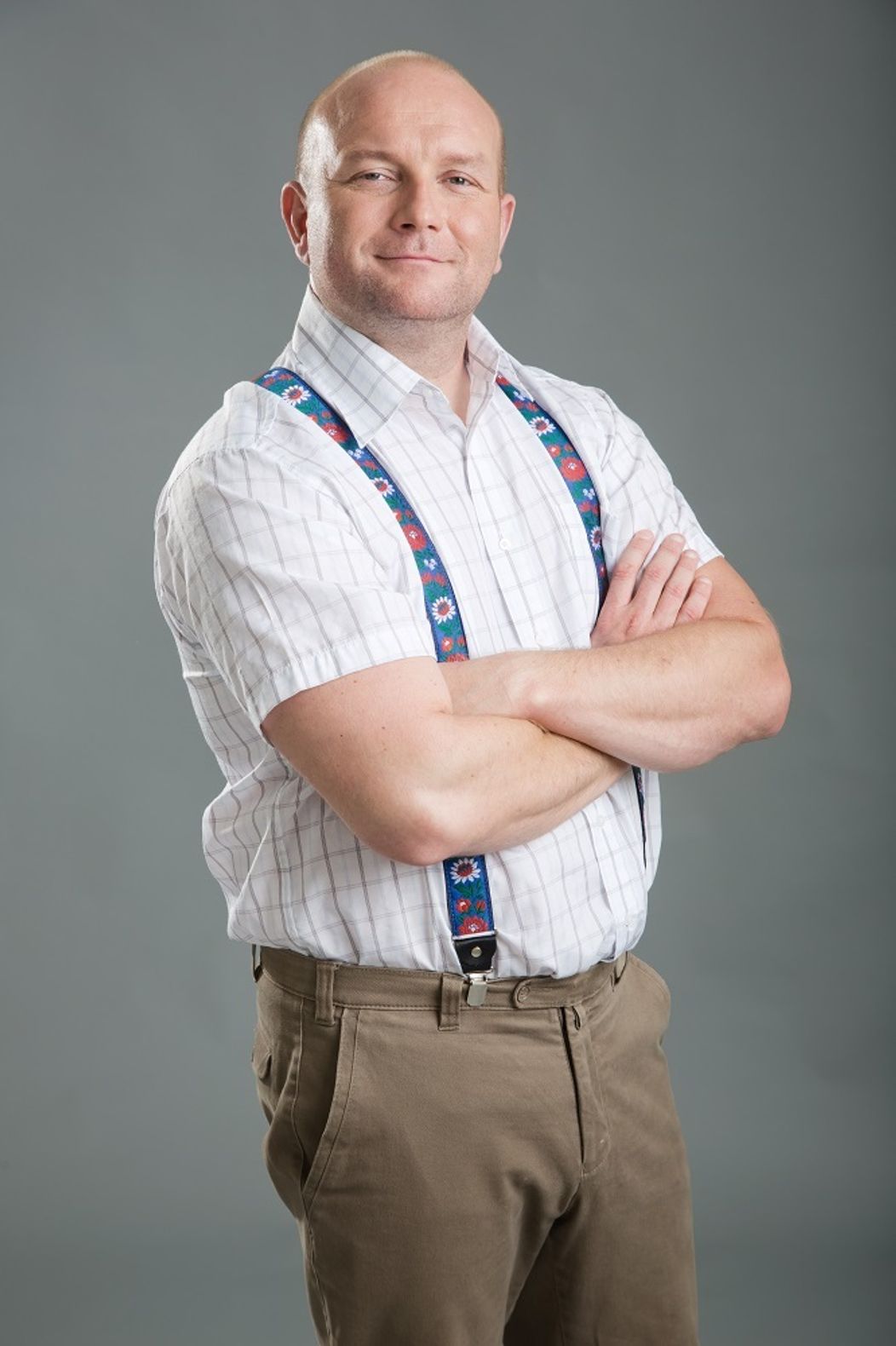 Gregor Hološka ako Peter Halama