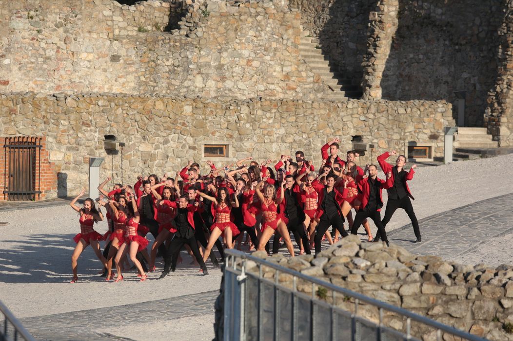 Tanečníci si nakrúcanie užili aj napriek exktrémnemu teplu