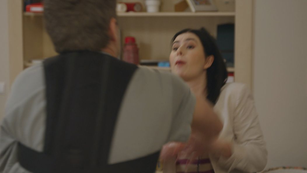 Boris je závislý na liekoch a napadol Lenku