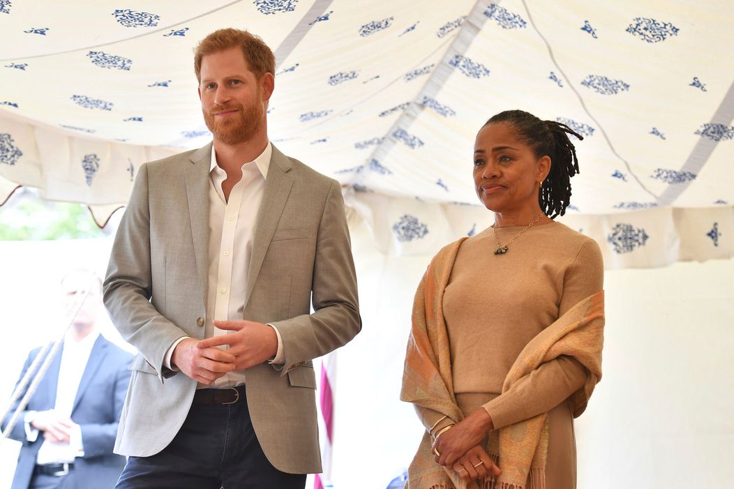 Princ Harry s mamou Meghan Markle Doriou.