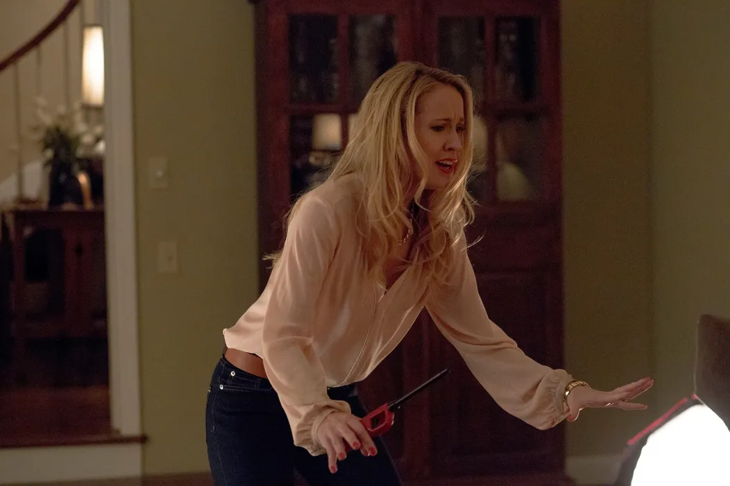 Anna Camp vo filme Unesená tínedžerka