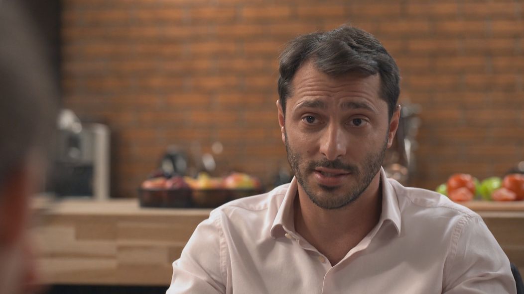 Alex všetko vraví ako samozrejmosť.