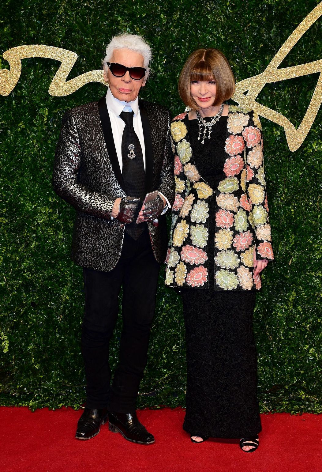 Karl Lagerfeld počas príchodu na módnu šou značky Chanel na ulici Paseo del Prado v Havane 3. mája 2016.