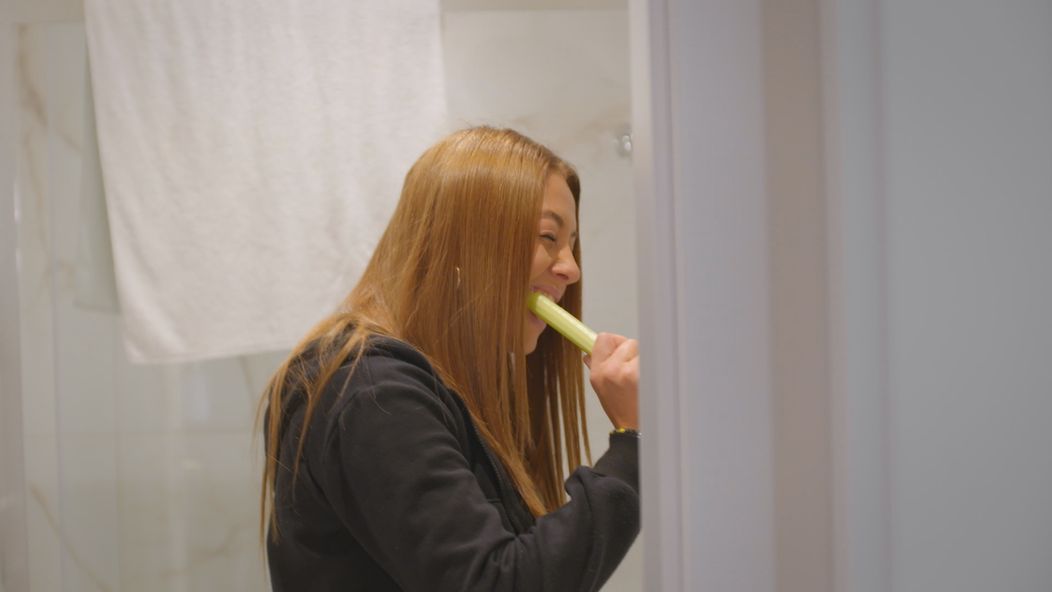 Hanka a Vašek si po návrate z ostrova naplánovali malú párty.