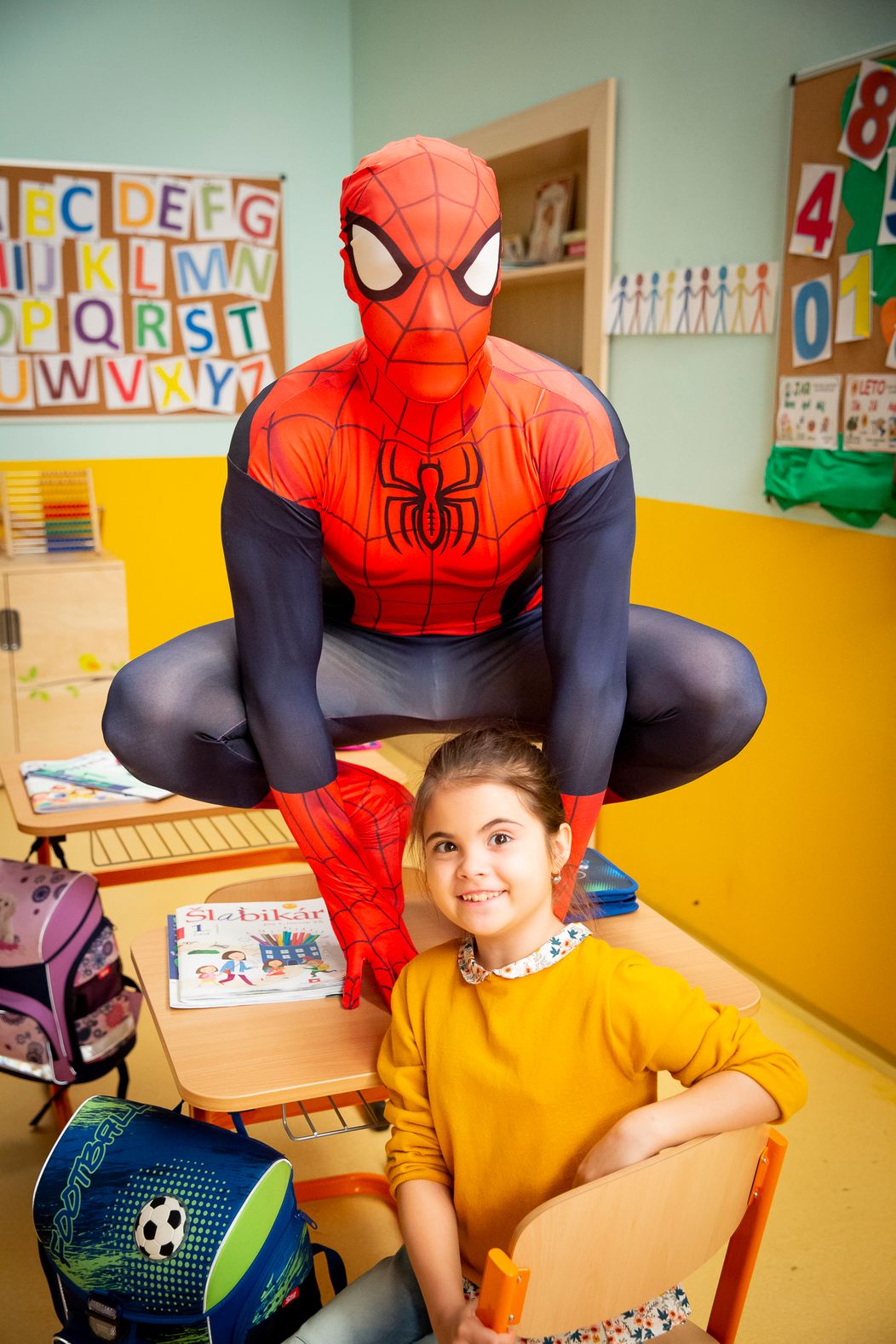 Seriálový Tomáš alias Spiderman s dcérou Julkou