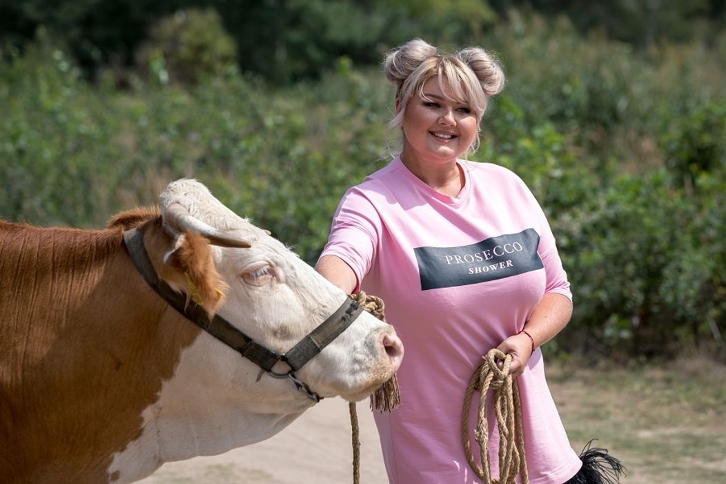 Evelyn s kravou Malinou