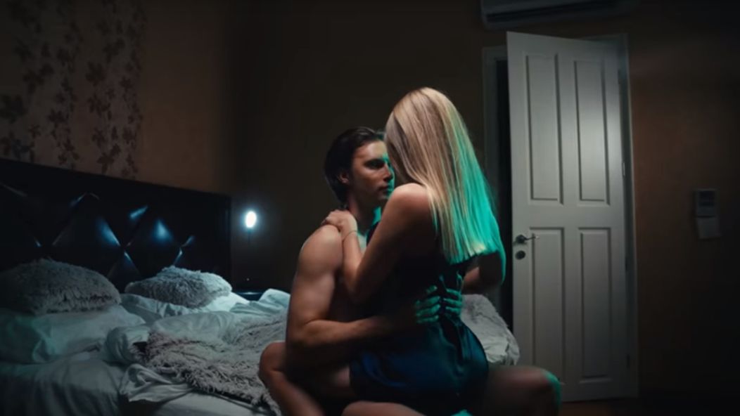 Pítr a blondína 