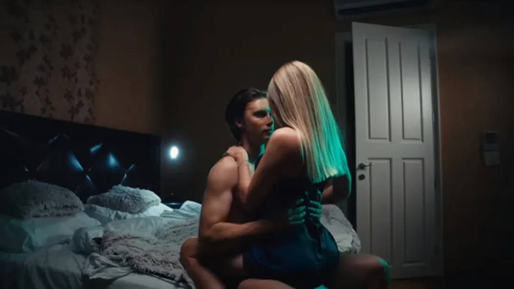 Pítr a blondína 