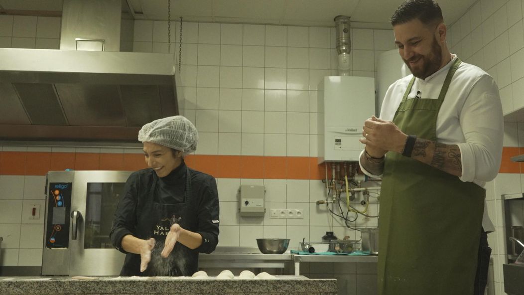 Martin Novák v reštaurácii Yalla Habibi v Banskej Bystrici